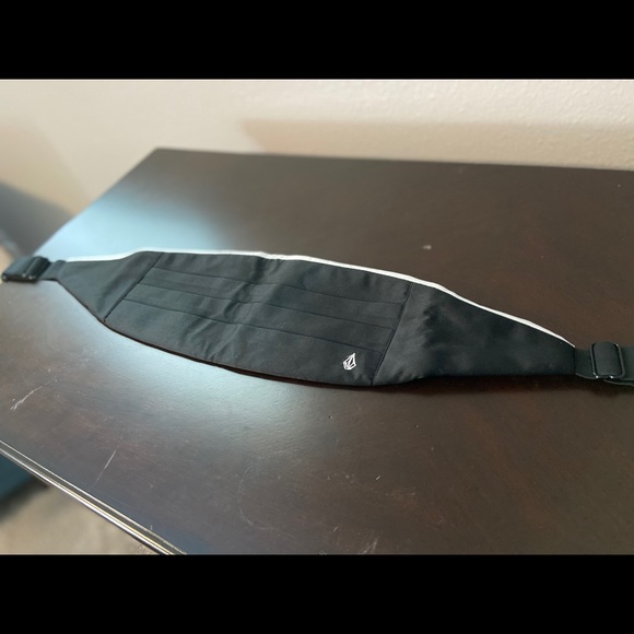 Volcom Bow tie and Cumber-bun reversible NWT Rare - Picture 7 of 9